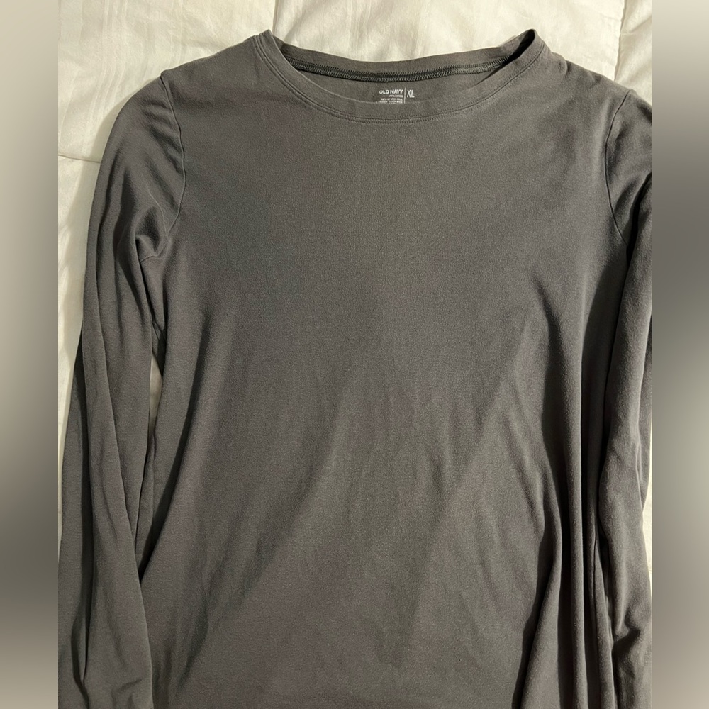 2/$10 Old Navy gray long sleeve tee